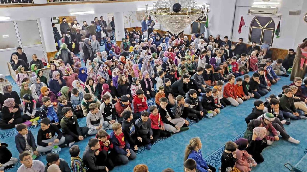 Seydikemer Gürpınar Camii’nde Cami-Çocuk Buluşması — 482 Çocuk Katıldı