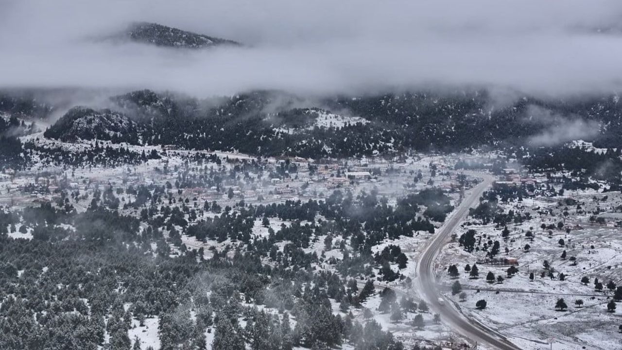 Seydikemer yaylaları yılın son gününde beyaza büründü