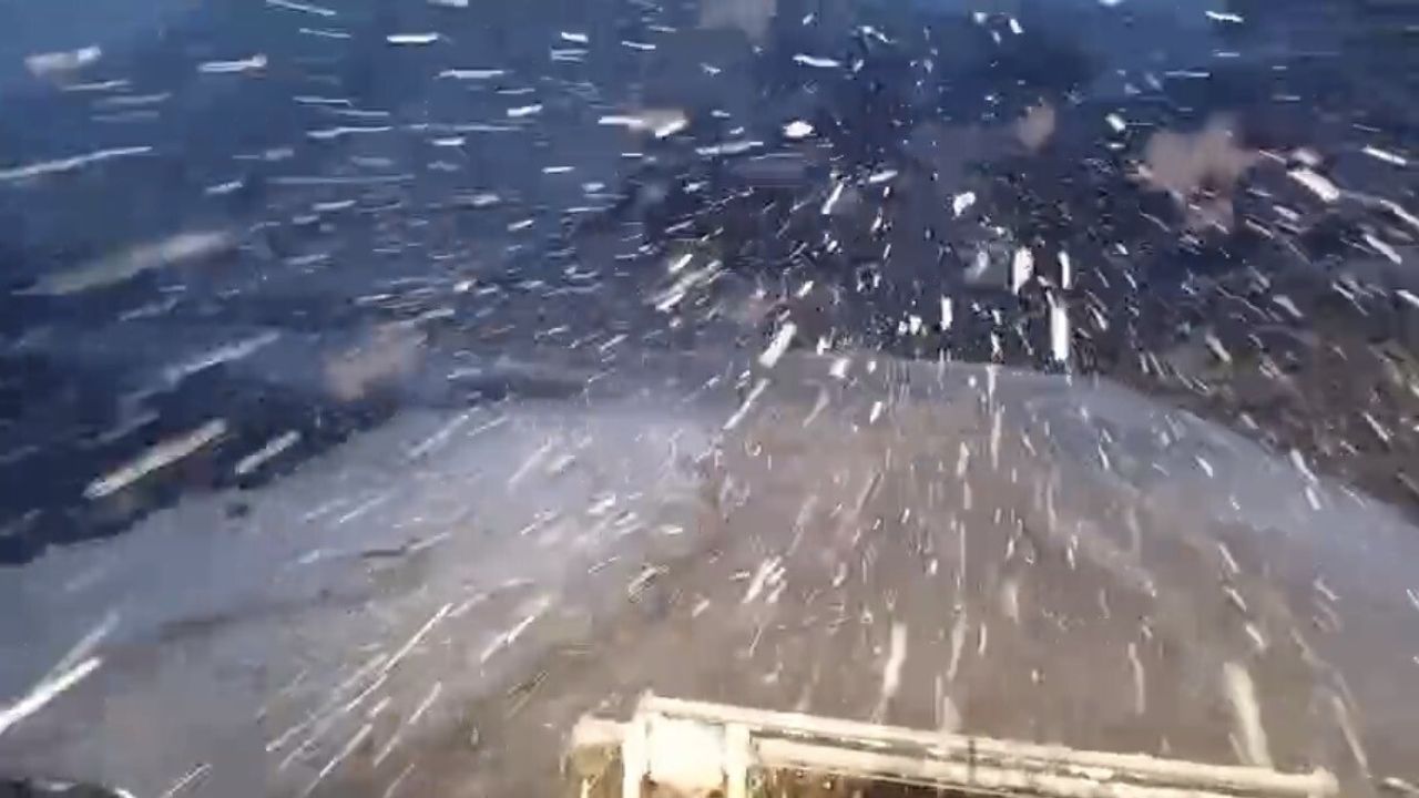 Siirt Pervari'de Kar Yağışı: Ekipler Grup Köy Yollarında Yol Açıyor