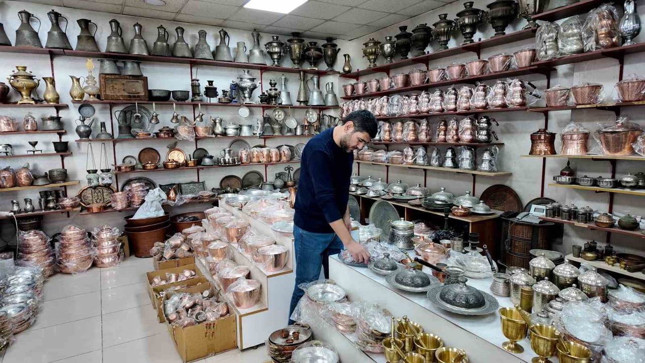 Siirt'te 50 yaşındaki Fatih Bakırcı, 6 yaşında başladığı bakırcılığı sürdürüyor