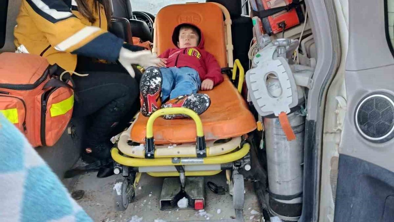 Siirt'te damdan düşen 7 yaşındaki çocuk hastaneye sevk edildi
