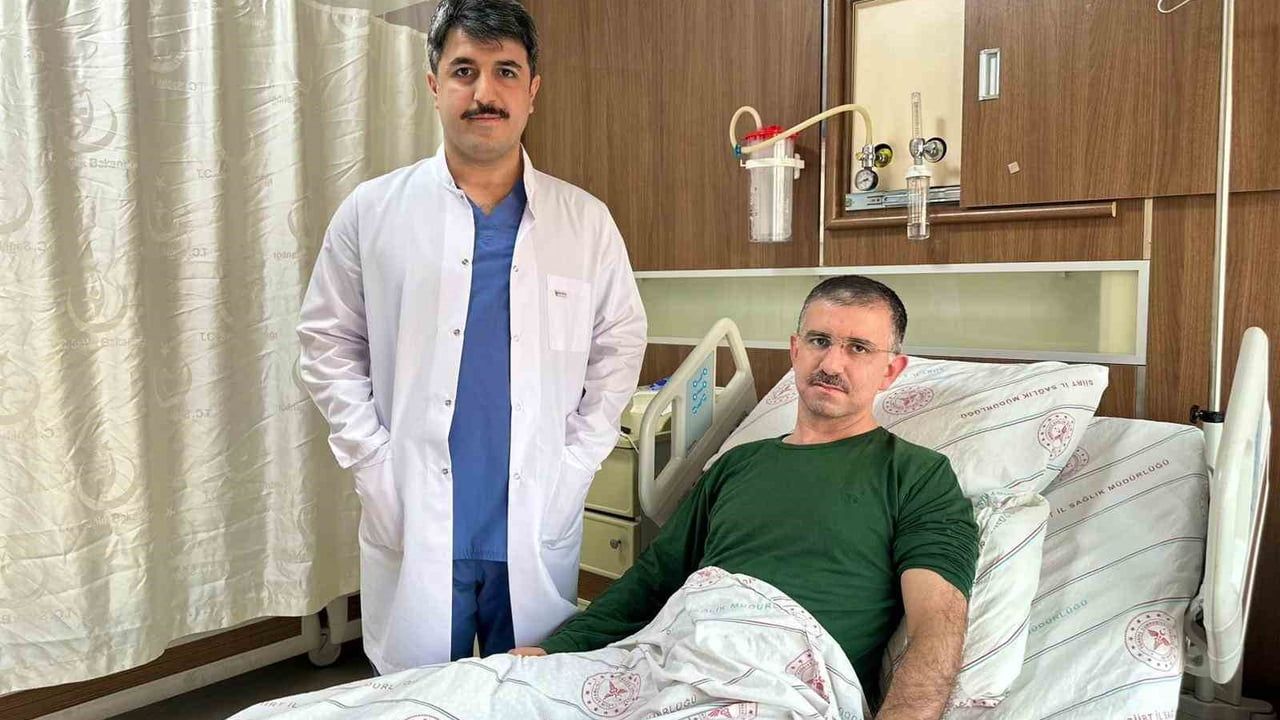 Siirt'te 'geyik boynuzu' taşı PCNL ile tek seansta temizlendi