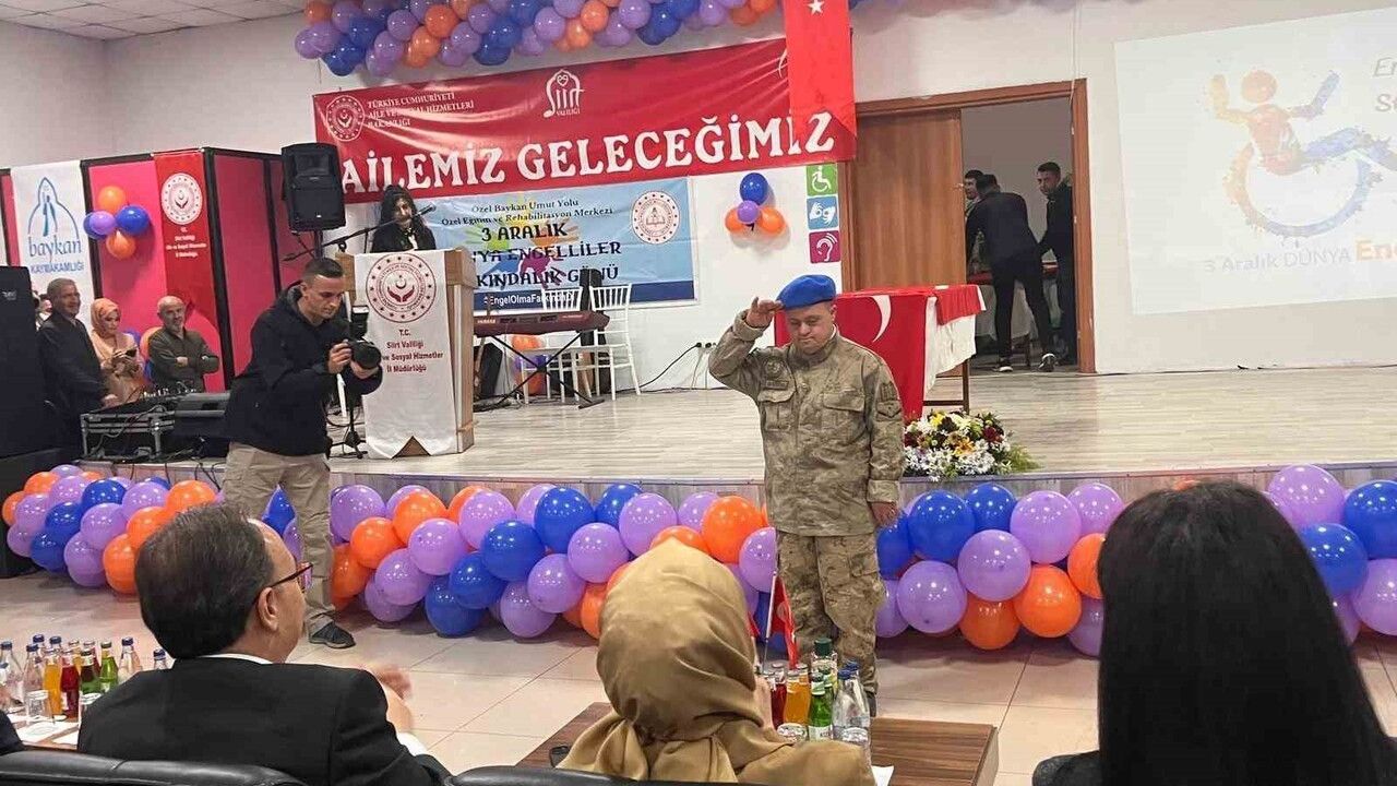 Siirt'te özel bireyler askeri kamuflajla temsili yemin törenine katıldı