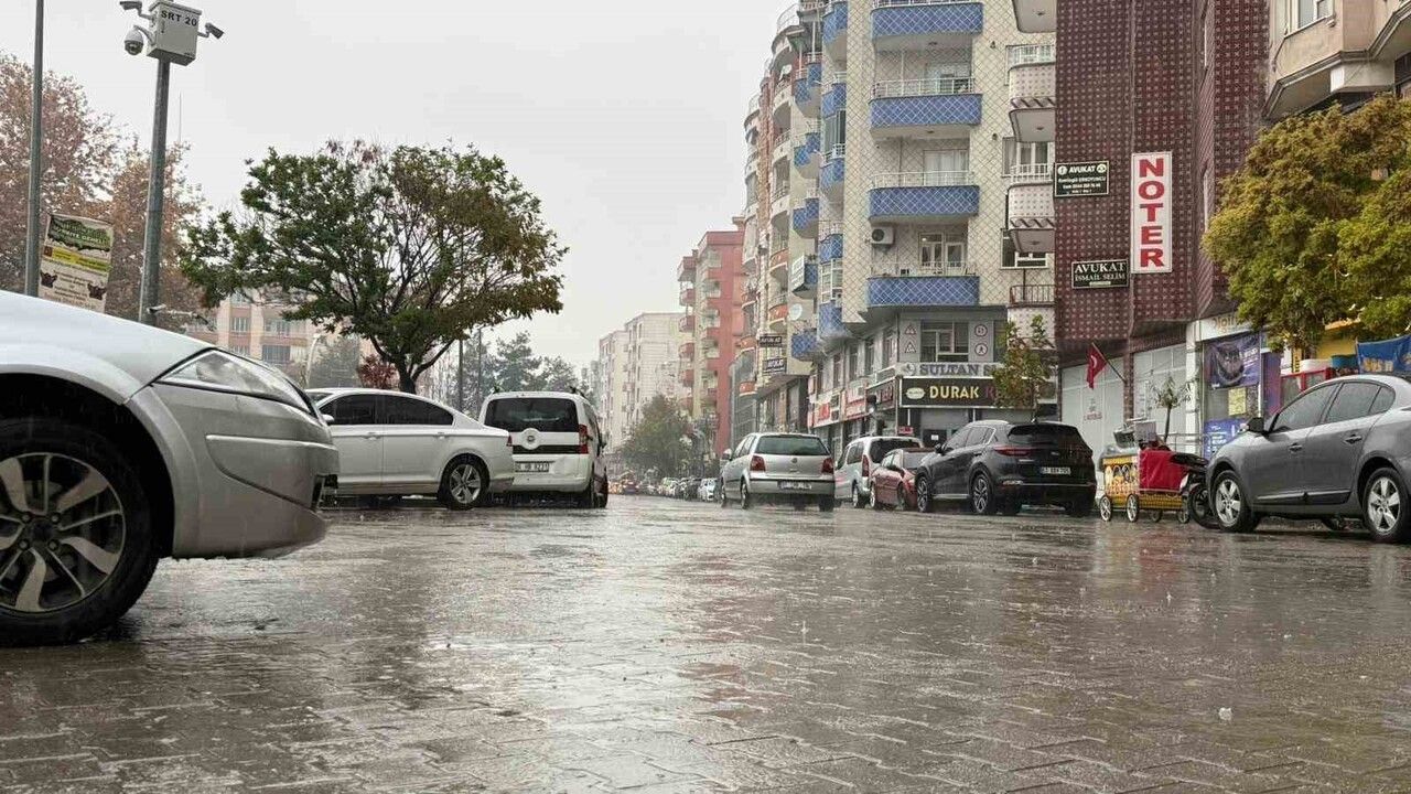 Siirt'te sabah sis ve sağanak yaşamı olumsuz etkiledi