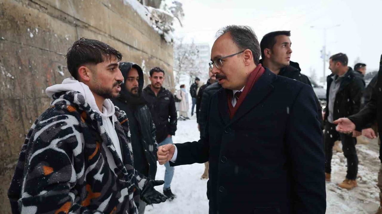 Siirt Valisi Kızılkaya Kezer'de karla mücadeleyi yerinde denetledi