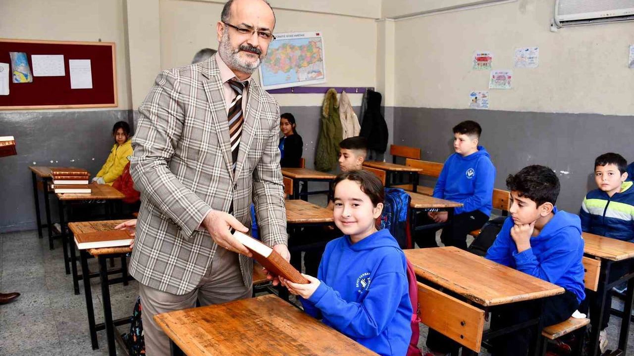 Silifke'de öğrencilere Kur’an-ı Kerim hediye edildi