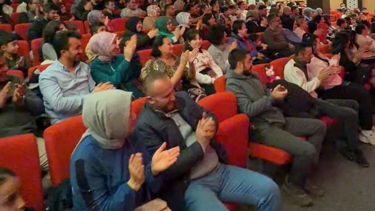 Sincan'da Hafta Sonu Tiyatrosu: Çocuk ve Yetişkin Oyunları