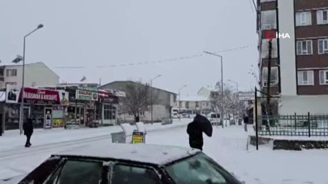 Sincik’te kar yağışı ilçeyi beyaza bürüdü