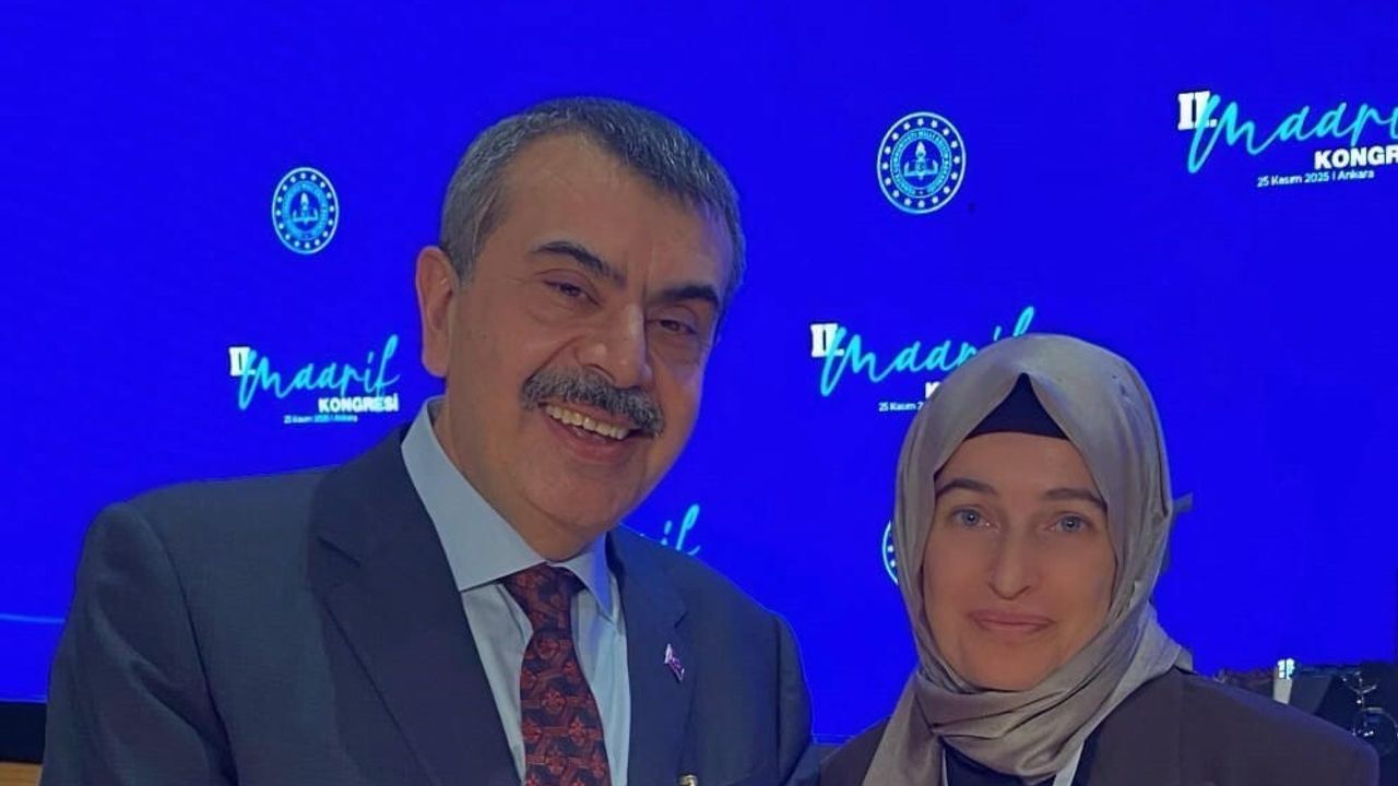 Sınıf Öğretmeni Bilgen Duran Erel II. Maarif Kongresi'nde Sunum Yaptı