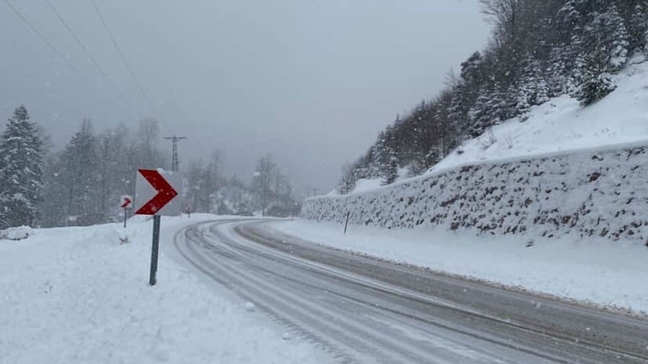 Sinop Ayancık Çangal Dağı'nda Kar Kalınlığı Yaklaşık 30 Santimetreye Ulaştı
