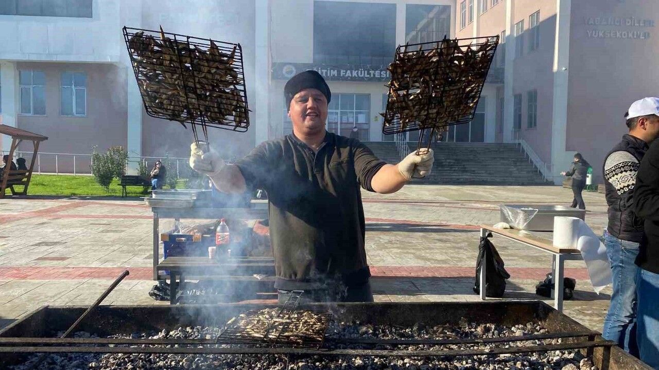 Sinop’ta 10. Hamsi Şenliği'nde Yaklaşık 1 Ton Hamsi İkramı