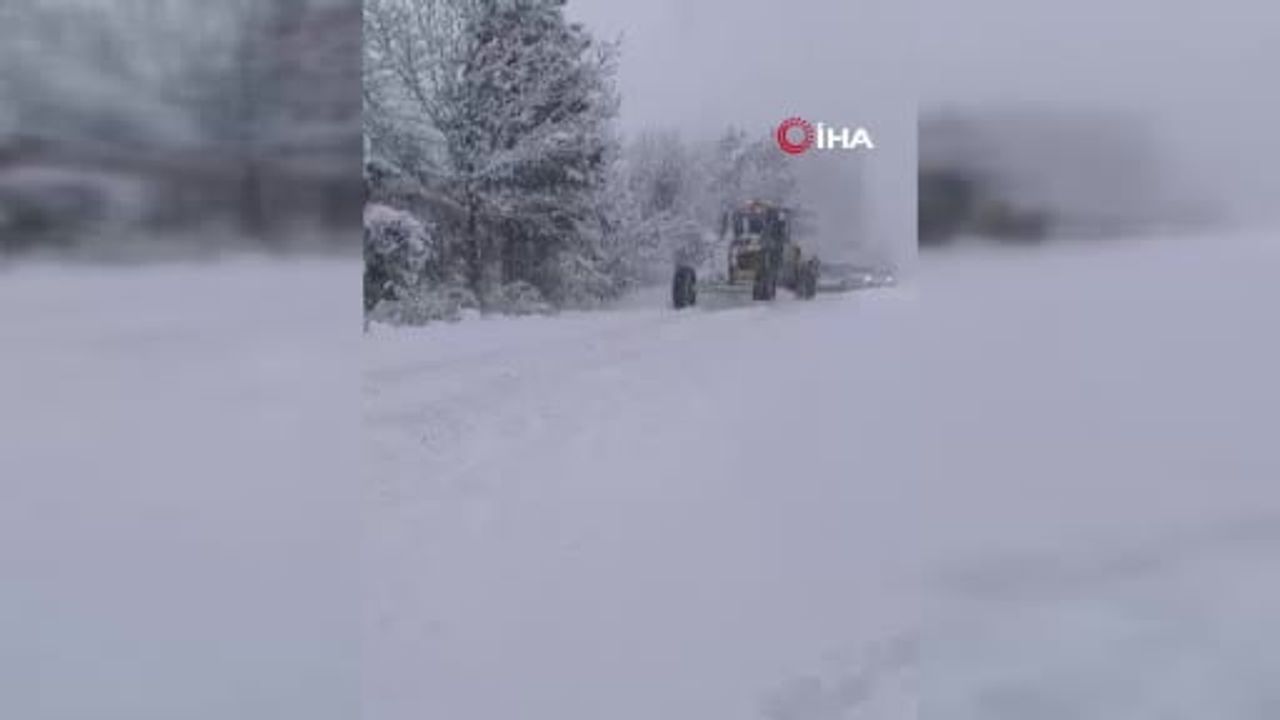 Sinop'ta 34 köy yolu yoğun kar nedeniyle ulaşıma kapandı