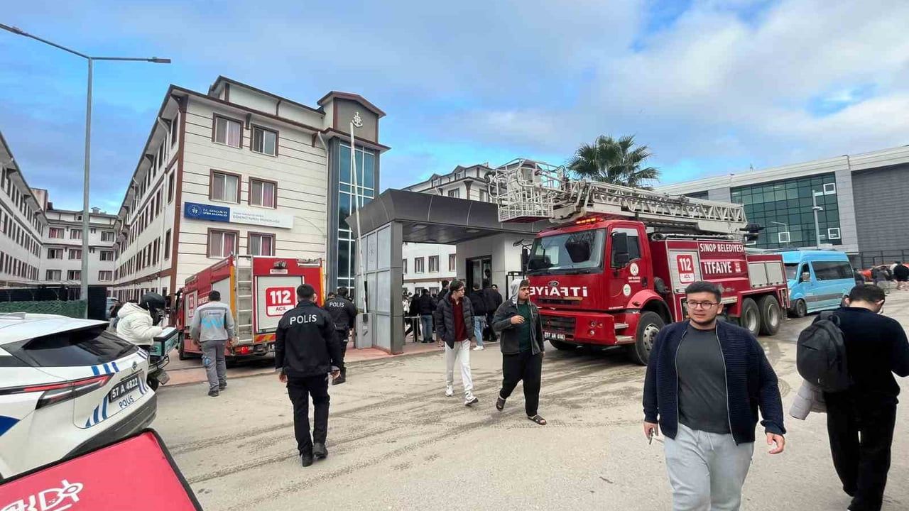 Sinop'ta KYK Mahmut Kefevi Erkek Öğrenci Yurdu'nda Yangın Alarmı Panik Yarattı