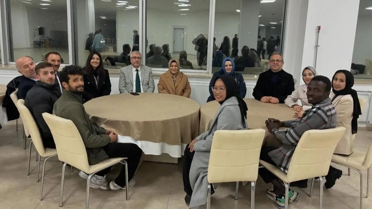 Sinop’ta uluslararası öğrenciler gönüllü rehberleriyle bir araya geldi