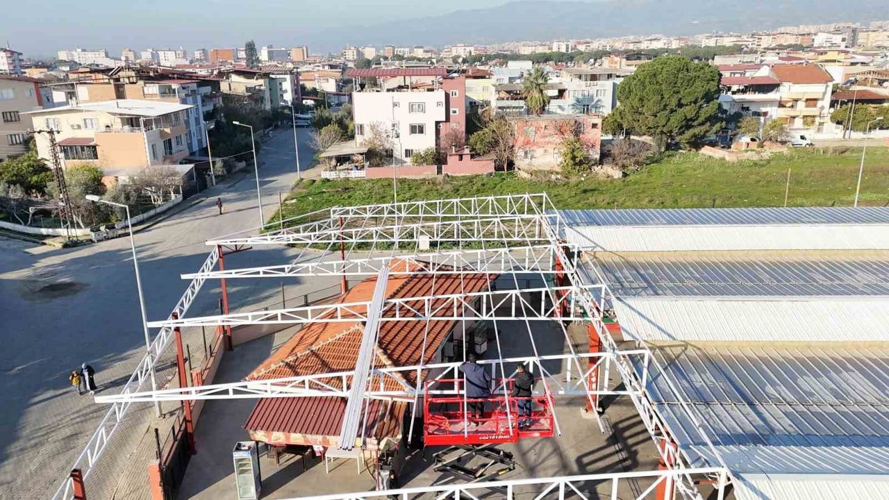 Şirinevler Pazaryeri’nin güney bölümünün üstü kapatıldı