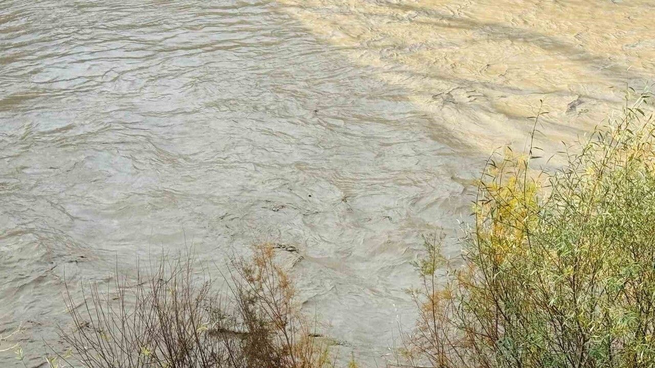 Şırnak’ta Hezil Çayı yağışların ardından coştu