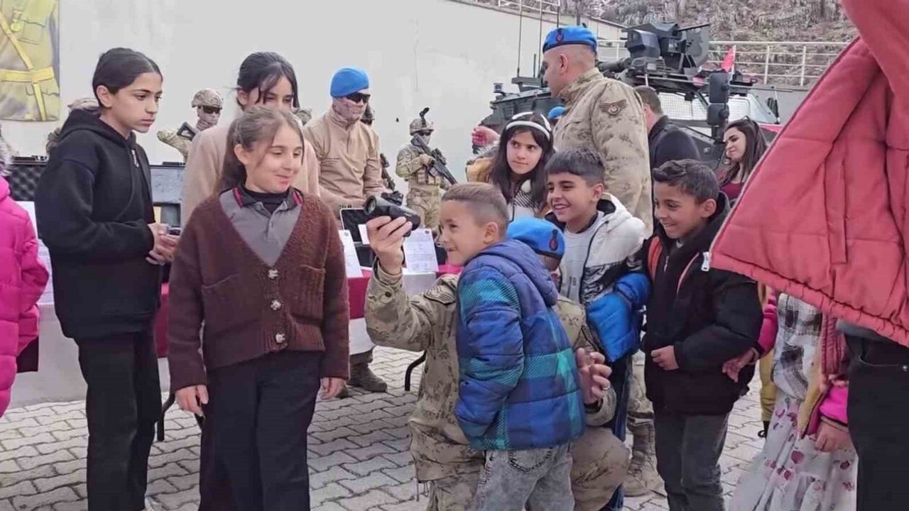 Şırnak'ta jandarmadan öğrencilere etkileşimli sosyal sorumluluk etkinliği