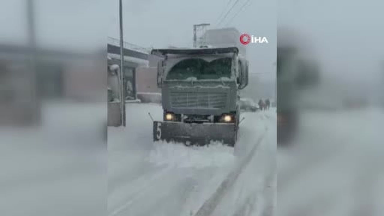 Şırnak’ta kar alarmı: Polis mahsur kalanları güvenli bölgeye taşıdı