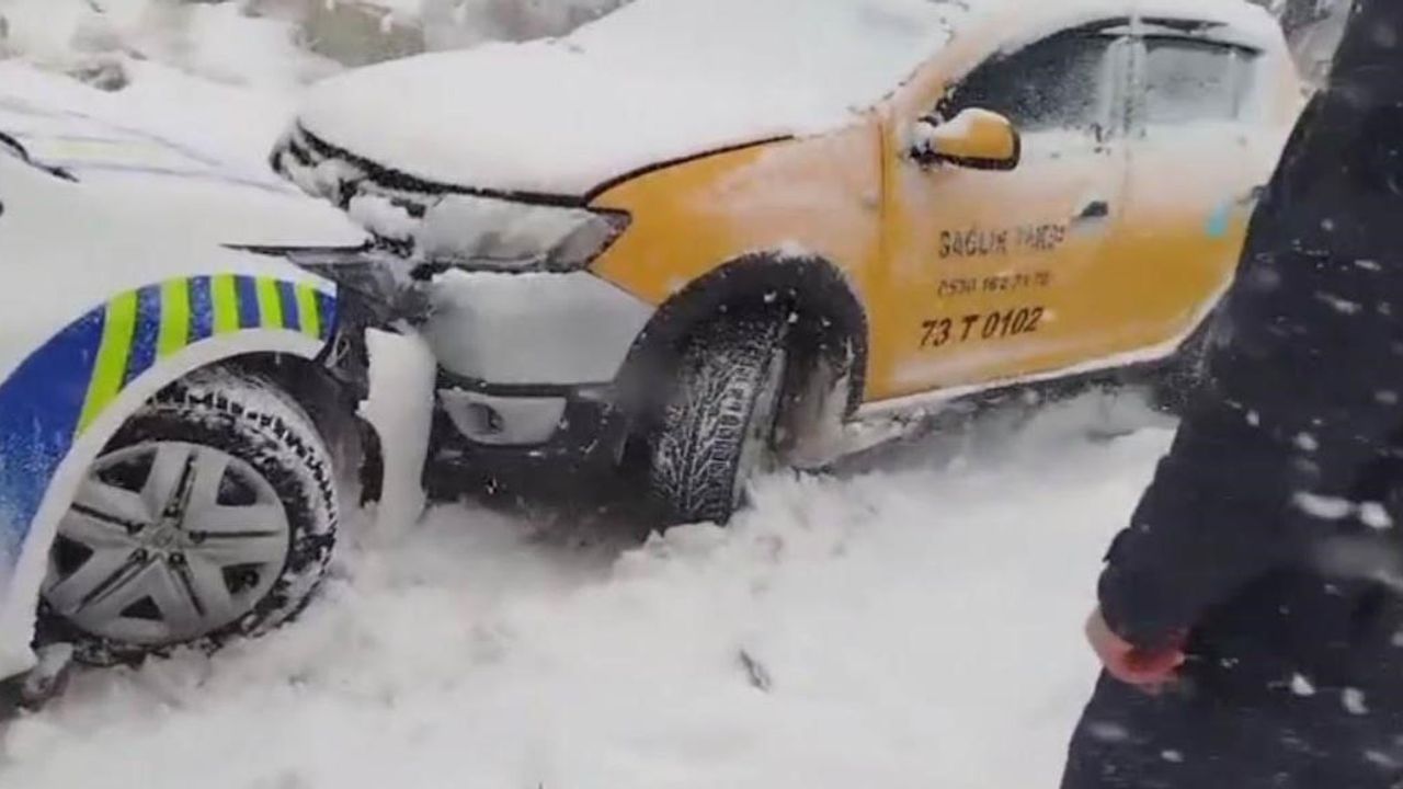 Şırnak’ta kar ve buzlanma zincirleme kazaya neden oldu