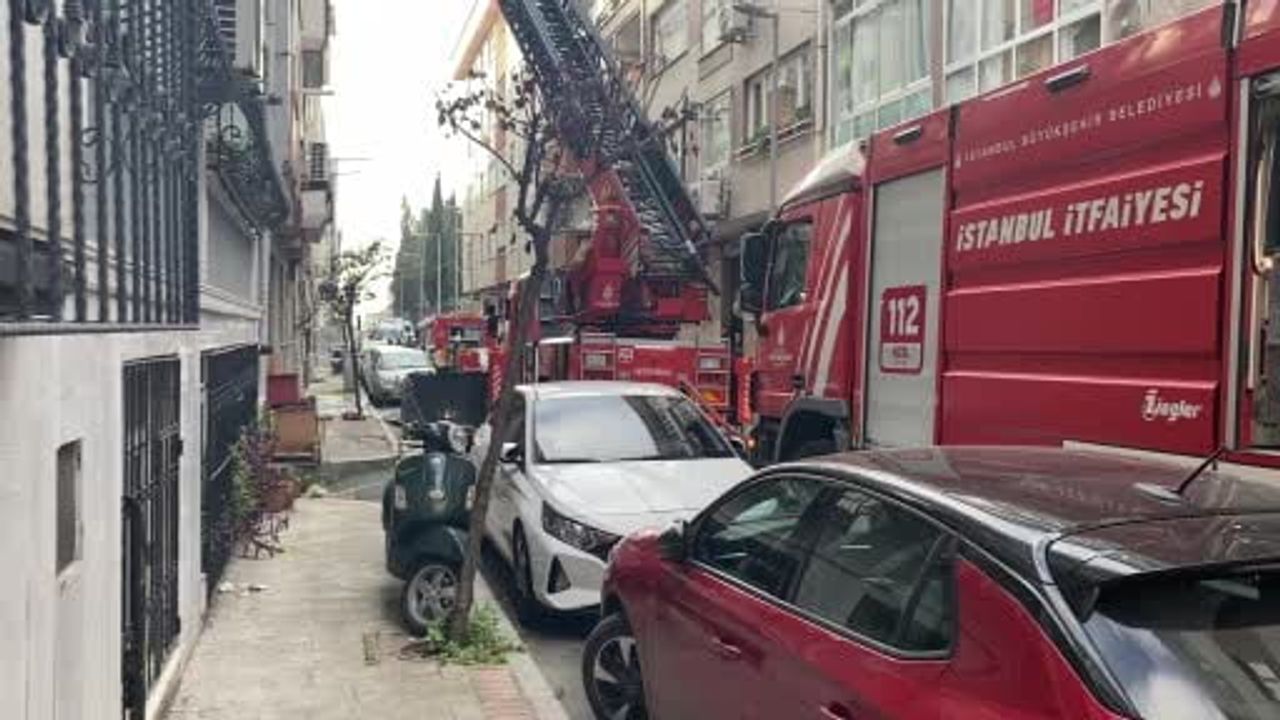 Şişli'de çatı yangını 5 katlı binada paniğe yol açtı