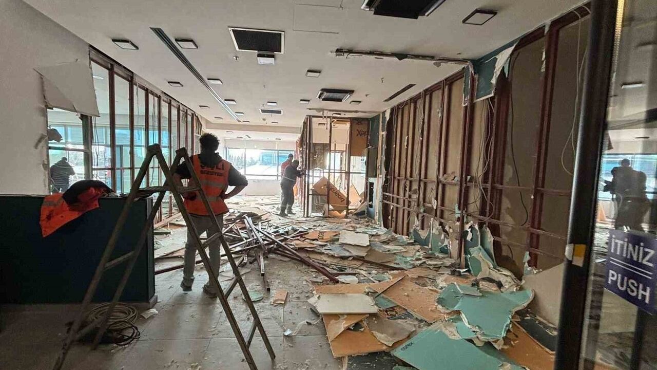 Şişli'de kaçak yapılar yıkıldı: Belediye denetimleri sürüyor