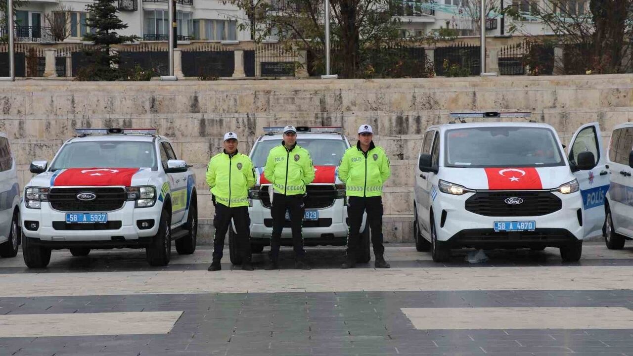 Sivas’ın güvenlik filosu 62 yeni hizmet aracıyla güçlendi