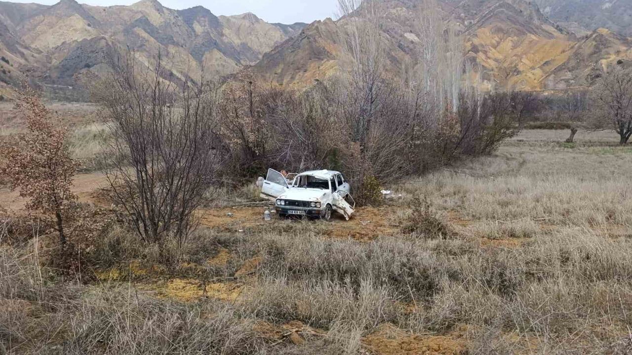 Sivas Suşehri'de otomobil şarampole devrildi: 1 ölü, 2 ağır yaralı