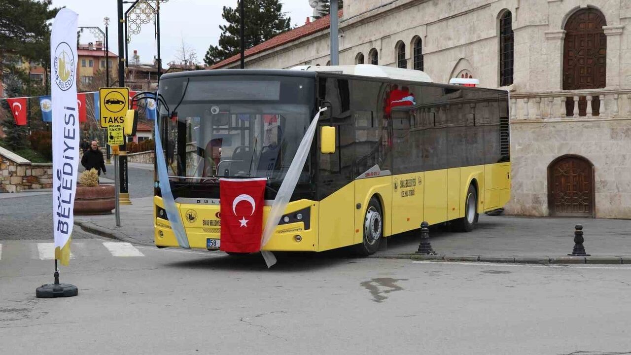 Sivas'ta 2 Yeni 12 Metrelik Otobüs Hizmete Girdi