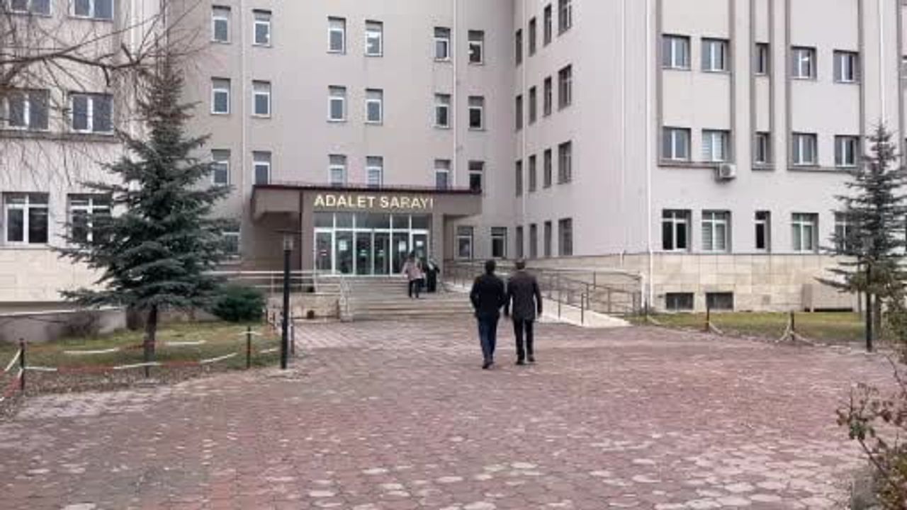 Sivas'ta ağabeyini göğsünden bıçaklayarak öldüren zanlı adliyeye sevk edildi