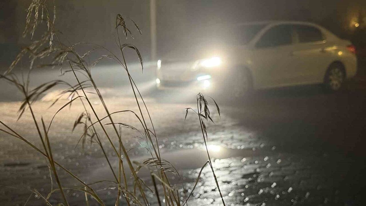 Sivas'ta Akşam Yoğun Sis: Görüş 10 Metreye Düştü