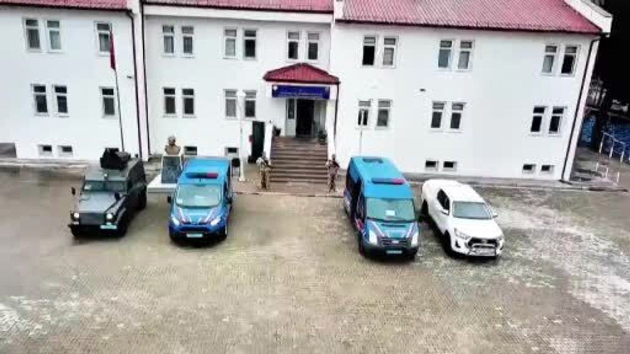 Sivas’ta durdurulan minibüste 10 kaçak göçmen yakalandı