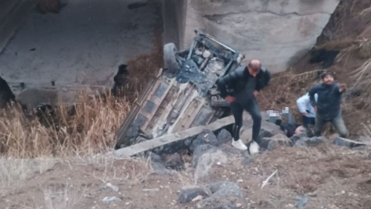 Sivas'ta Halep Köprüsü'nde Trafik Kazası: 1 Ölü, 2 Yaralı