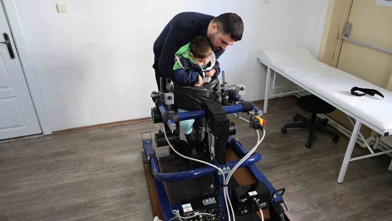 Sivas'ta İlk ve Tek Mobil Yürüme Robotu Çocuklara Umut Oluyor