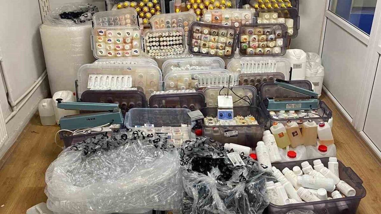 Sivas'ta kaçak elektronik sigara likiti imalathanesine baskın: 1 ton 158 kg hammadde ele geçirildi