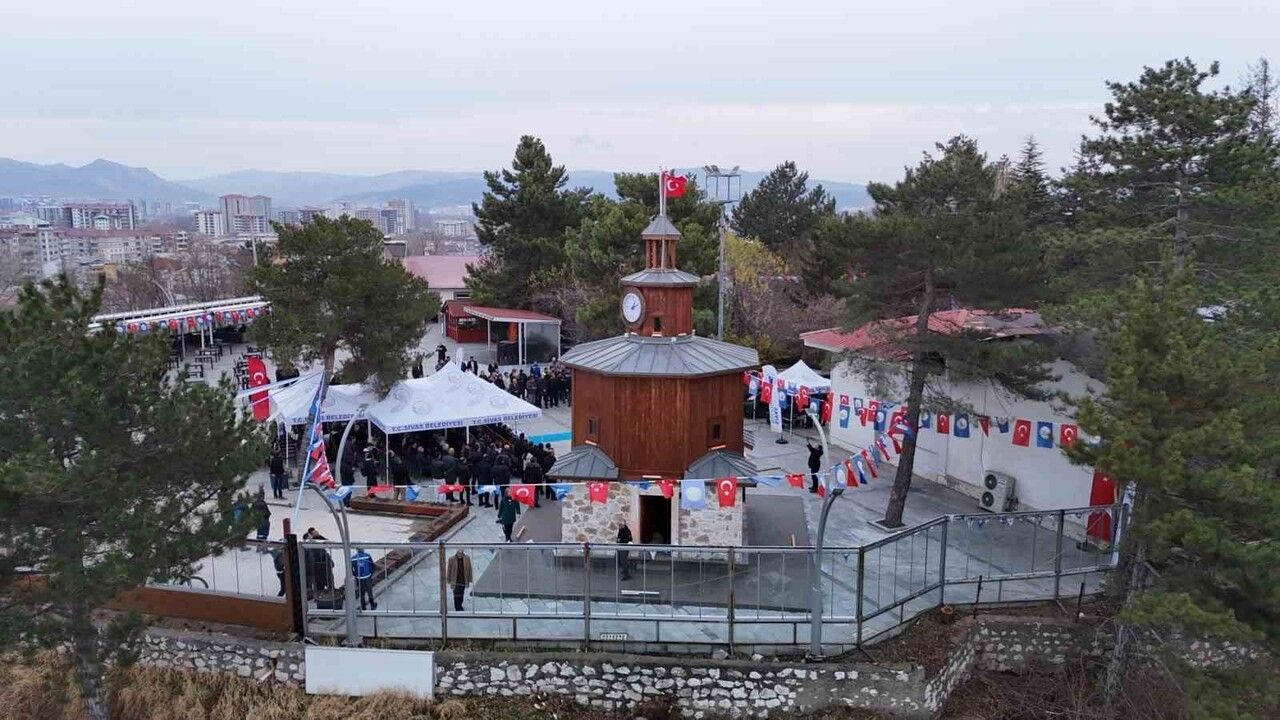 Sivas’ta kaybolan Tarihi Saat Kulesi Sivas Kalesi’nde aslına uygun yeniden inşa edildi