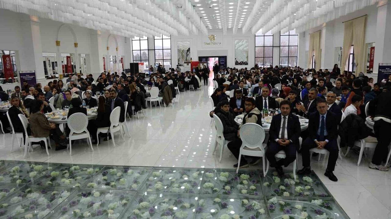 Sivas’ta öğrenciler sektör temsilcileriyle buluştu