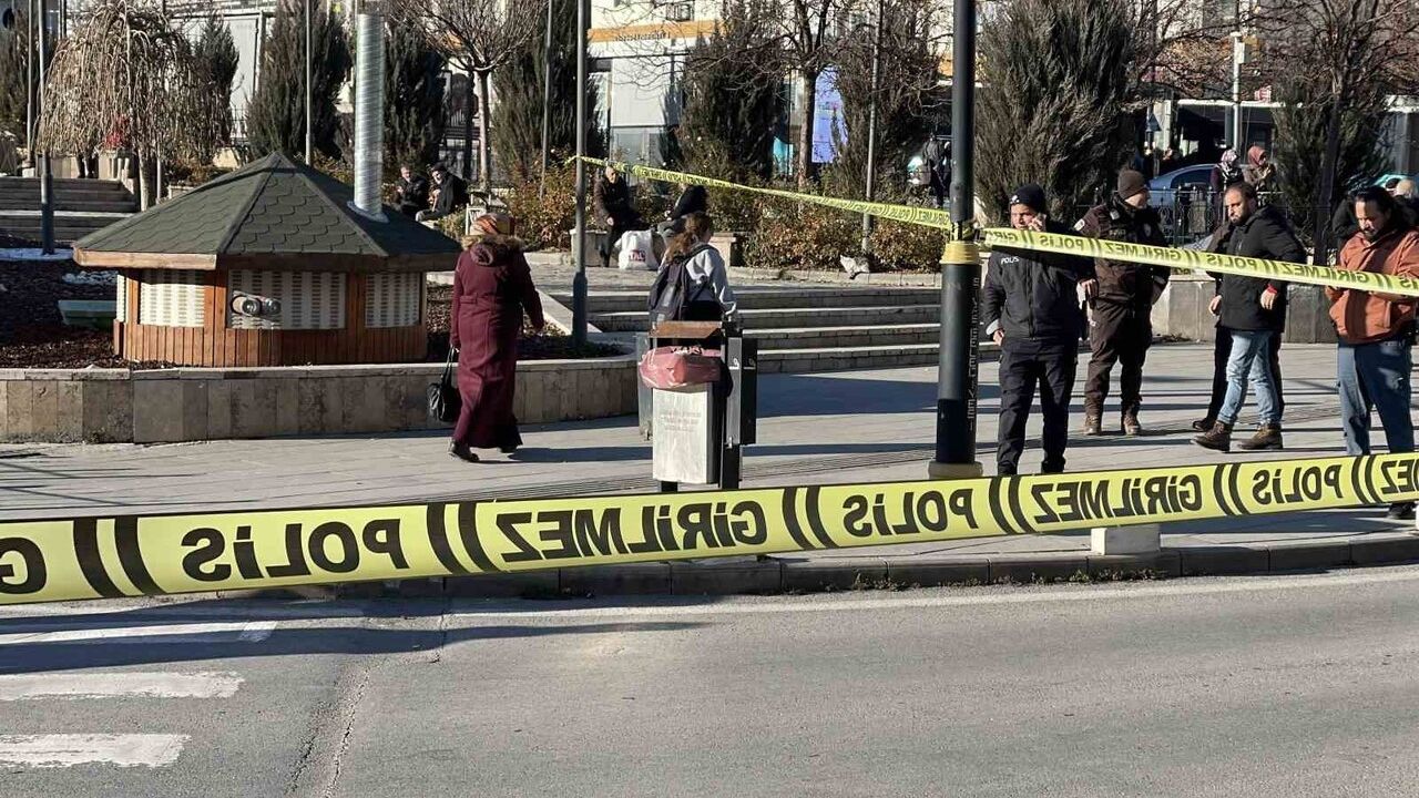 Sivas'ta şüpheli ayakkabı kutusu fünye ile patlatıldı; kutu boş çıktı