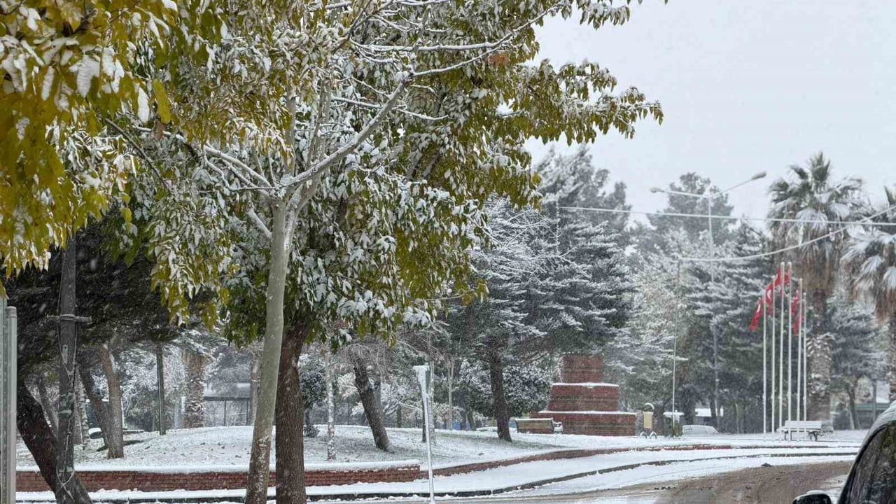 Siverek'te kar yağışı günlük yaşamı etkiledi