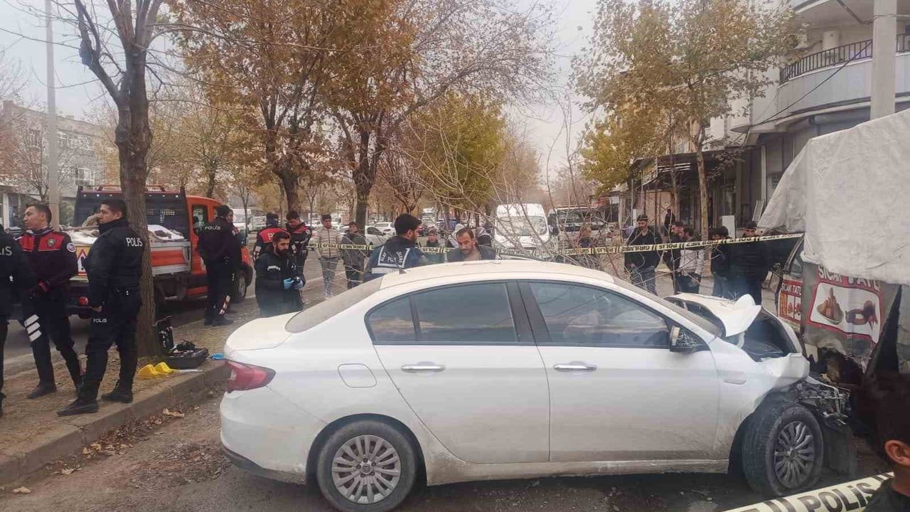 Siverek'te Yolun Karşısına Geçen 15 Günlük Bebeğin Annesi Trafik Kazasında Öldü