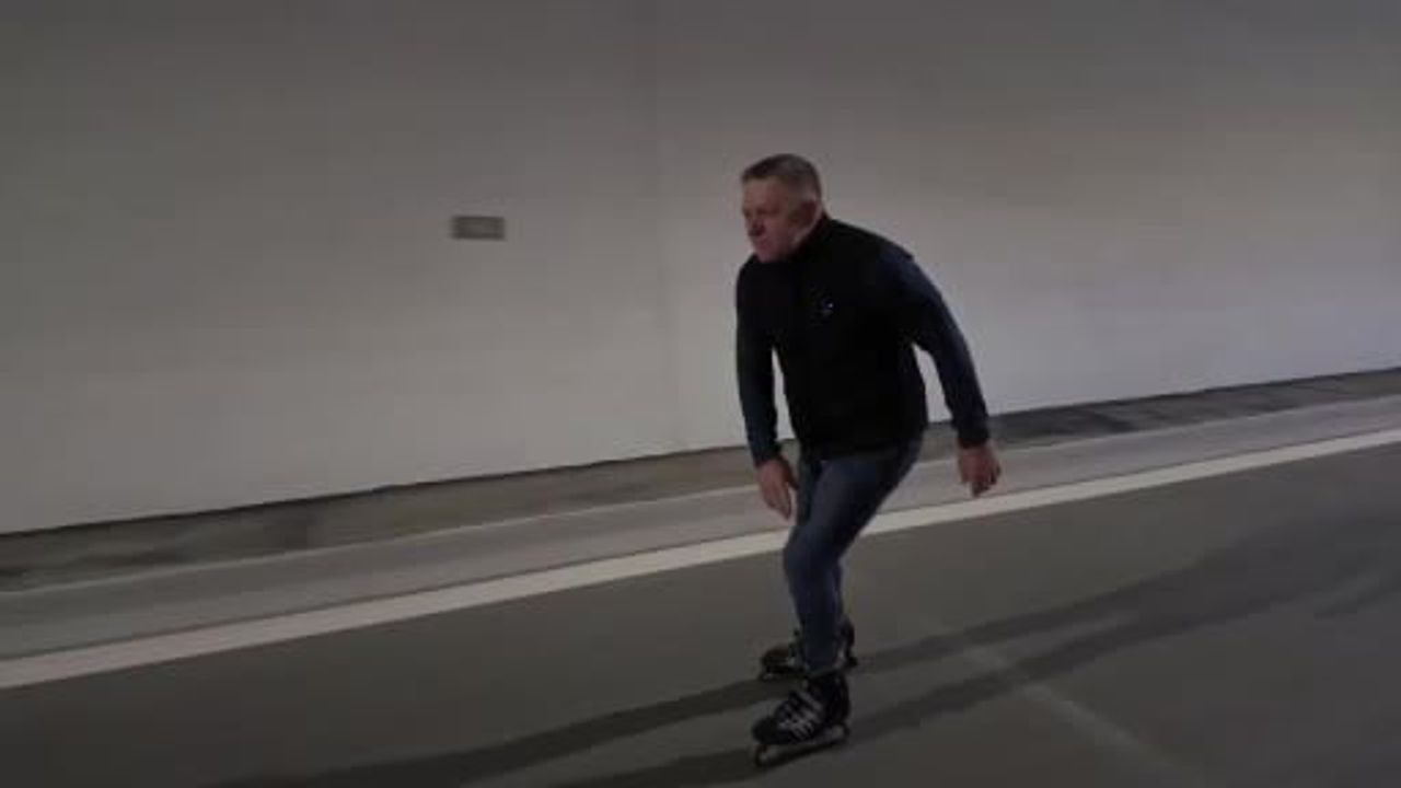 Slovakya Başbakanı Fico, Visnove Tüneli'ni patenle geçti