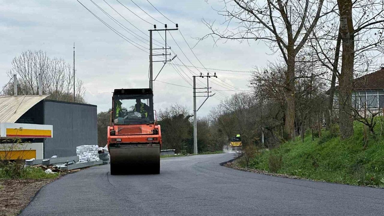 Söğütlü kırsalındaki grup yolları sıcak asfalta kavuşuyor