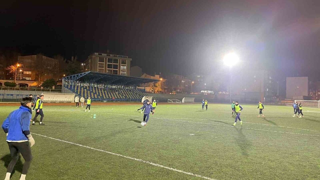 Söğütspor, Eşme Belediyespor maçına kilitlendi