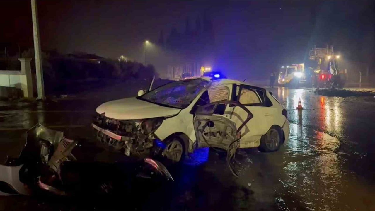 Söke'de yağışlı yolda kaza: sürücü yaşamını yitirdi