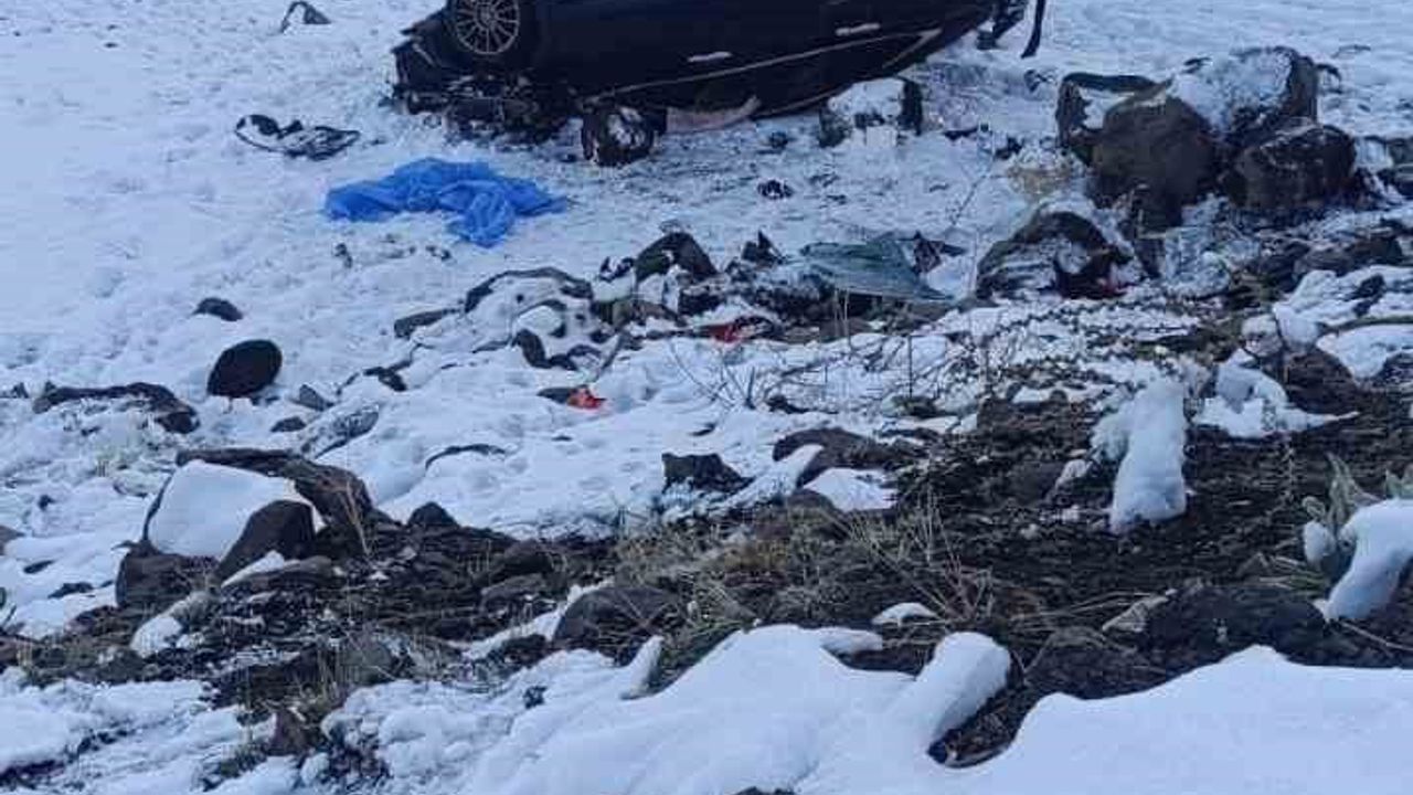 Solhan'da otomobil şarampole yuvarlandı: 4 kişi yaralandı