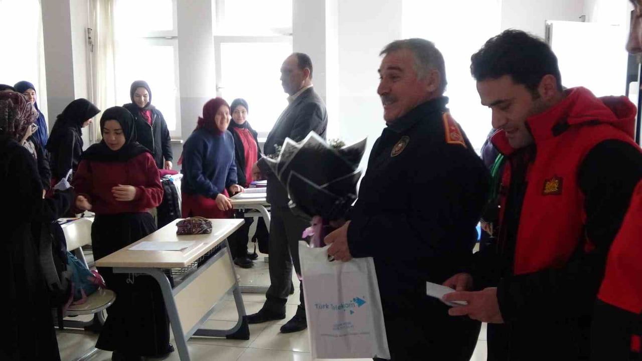 Sorgun İtfaiyesi, mektup yazan lise öğrencisi Belinay’a okulunda sürpriz yaptı