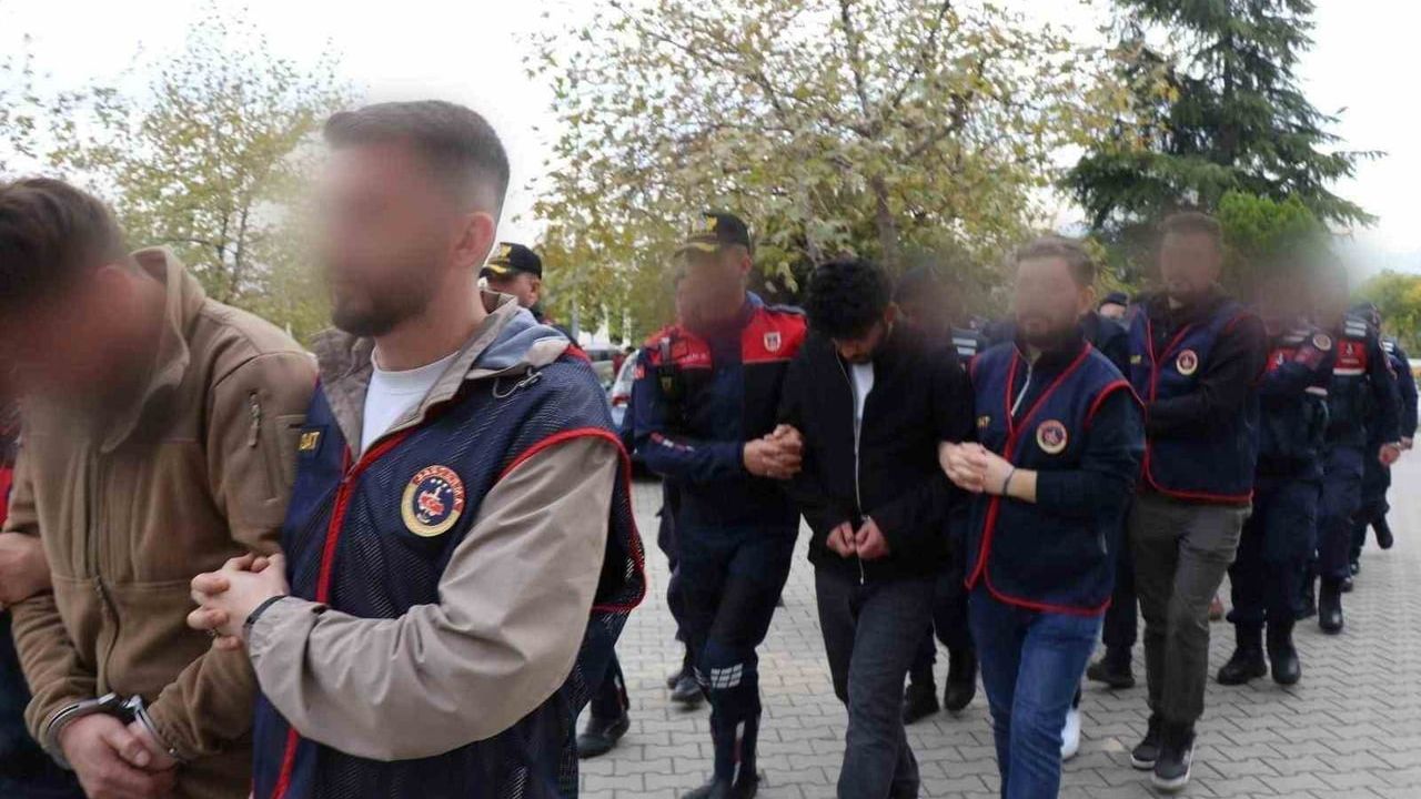 Spiral makinesiyle kasaları patlattılar: 30 fabrikadan 150 milyon lira çalan şebeke çökertildi