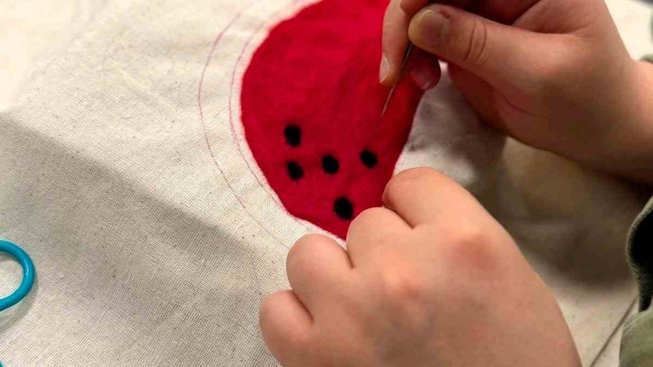 SUBÜ öğrencileri keçe atölyesinde geleneksel teknikleri uygulamalı öğrendi