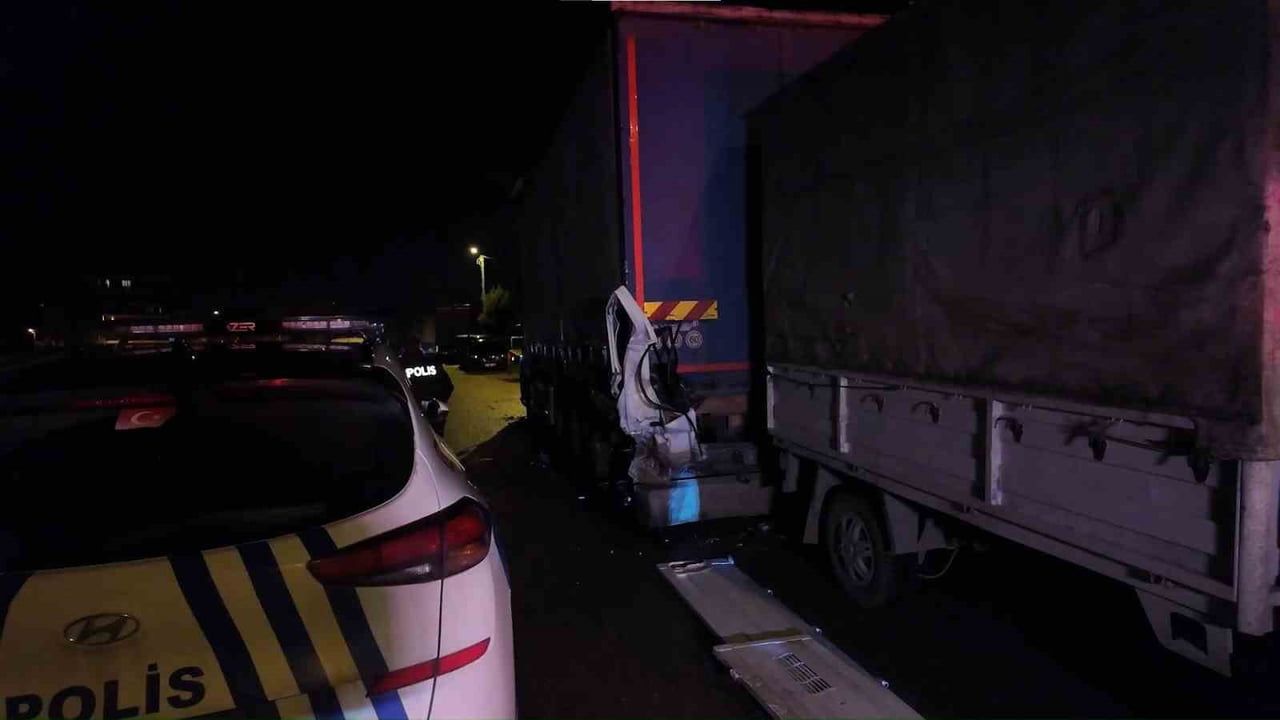 Sultanbeyli'de alkollü sürücünün karıştığı kaza: 4 yaralı