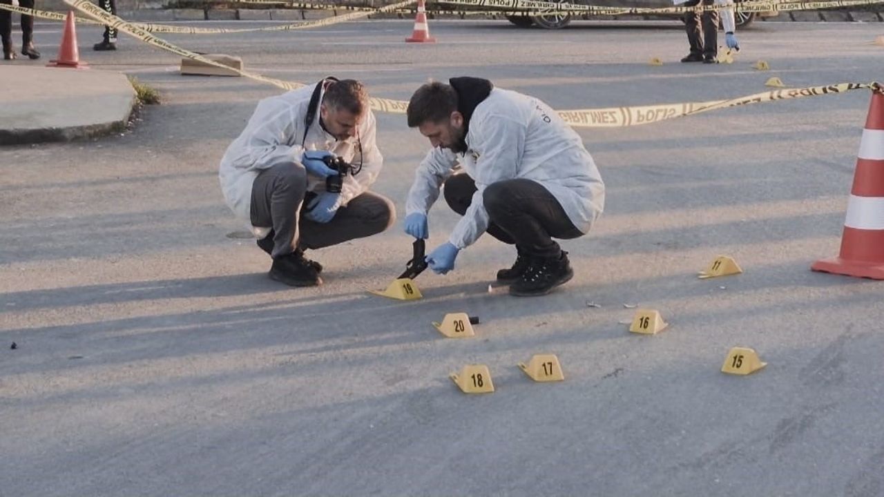 Sultangazi'de otobüs durağında kız öğrenciye silahlı saldırı