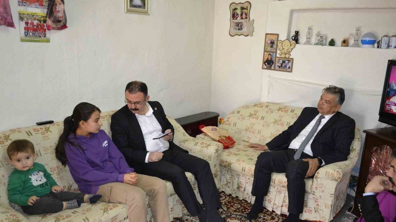 Sultanhisar'da 'Misafirim Kaymakamım' projesi Salavatlı ve Atça'da sürüyor